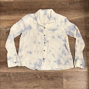 Splendid White and Blue Collar Shirt